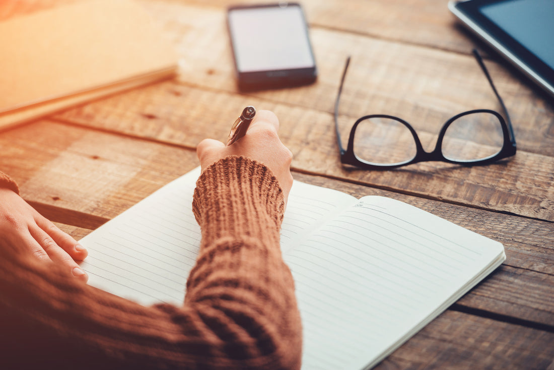 50 Journaling Prompt Ideas for Beginners (and How to Use Them)