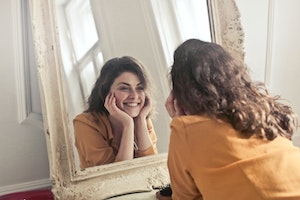 11 Signs You're Dealing With a Shallow Person