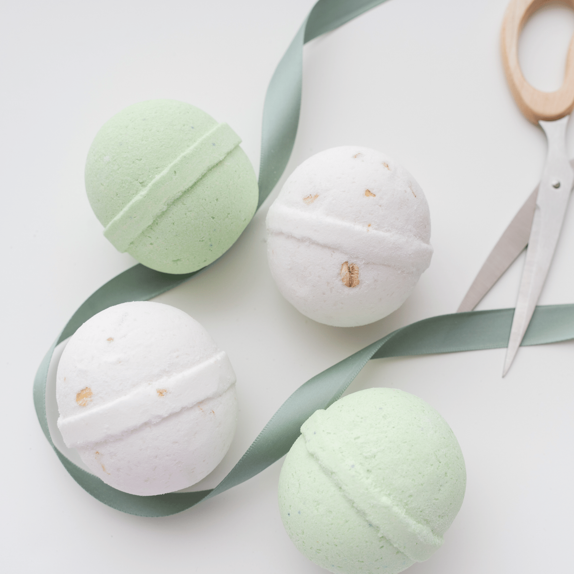 Silk + Sonder Wild Ambitions Candle + Bath Bomb Set Bundle